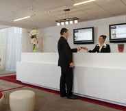 Lobby 3 Mercure Paris Le Bourget