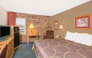Bedroom 5 Super 8 by Wyndham Blytheville