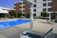 Swimming Pool DoubleTree by Hilton Hotel Rocky Mount