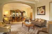 Bar, Cafe and Lounge Macdonald Frimley Hall Hotel and Spa