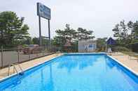 Swimming Pool Best Western White House Inn