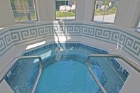 Swimming Pool Senator Inn & Spa