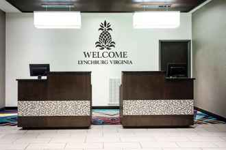 Lobby 4 La Quinta Inn & Suites by Wyndham Lynchburg at Liberty Univ.