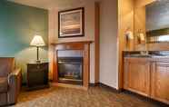 Lobi 4 Best Western Plus Bayshore Inn