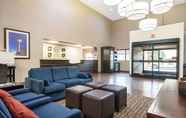 Lobby 3 Comfort Suites Airport