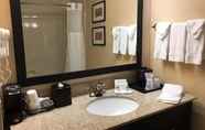 Toilet Kamar 5 Comfort Inn & Suites Peachtree Corners