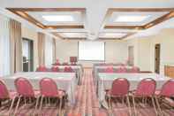 ห้องประชุม Ramada by Wyndham Denver International Airport