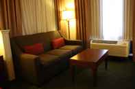 Ruang Umum Ramada by Wyndham Denver International Airport