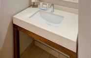 In-room Bathroom 6 Courtyard by Marriott Columbia Northeast/Fort Jackson Area