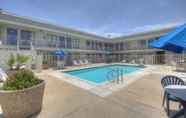 Swimming Pool 3 Motel 6 San Antonio, TX - Fort Sam Houston