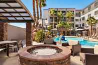 Swimming Pool Courtyard By Marriott Las Vegas Stadium Area