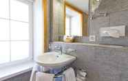 In-room Bathroom 5 Edelweiss Swiss Quality Hotel