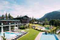 Kolam Renang Alpin Resort Sacher