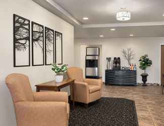 Lobby 2 Baymont by Wyndham Buffalo