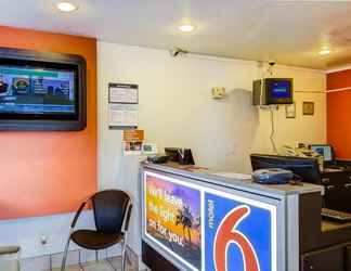 Lobby 2 Motel 6 Camarillo, CA