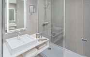 In-room Bathroom 2 Novotel London ExCeL