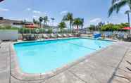 Swimming Pool 6 Motel 6 Rosemead, CA - Los Angeles