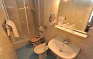 Toilet Kamar 3 Hotel Altona