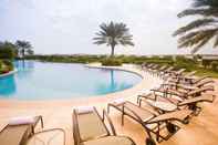 Swimming Pool Mövenpick Hotel Bahrain