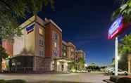 Bangunan 2 Fairfield Inn & Suites by Marriott Houston Hobby Airport.