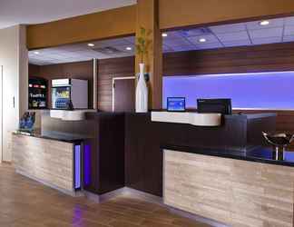 Lobi 2 Fairfield Inn & Suites by Marriott Houston Hobby Airport.