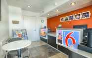 ล็อบบี้ 3 Motel 6 Fresno, CA - Blackstone North