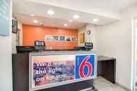 Lobby Motel 6 Phoenix East