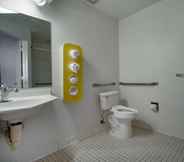 Toilet Kamar 3 Motel 6 Phoenix East