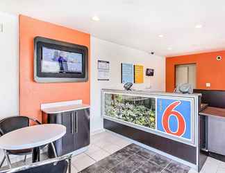 Lobby 2 Motel 6 Sunnyvale, CA - South