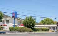 Exterior 7 Motel 6 Ukiah, CA