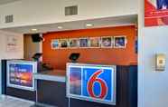 Lobby 3 Motel 6 Cocoa Beach, FL