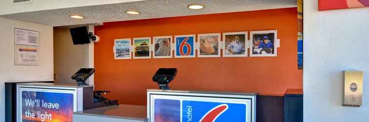 Lobby Motel 6 Cocoa Beach, FL