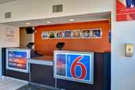 Lobby Motel 6 Cocoa Beach, FL