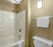 In-room Bathroom 3 Motel 6 Merced, CA - North