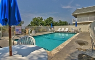 Kolam Renang 5 Motel 6 Sacramento, CA - South Sacramento & Elk Grove