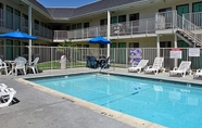 Kolam Renang 3 Motel 6 Fremont, CA - North