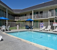 Swimming Pool 3 Motel 6 Fremont, CA - North