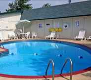 Swimming Pool 4 Travelodge by Wyndham Lansing