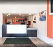 Lobi 5 Travelodge by Wyndham Lansing