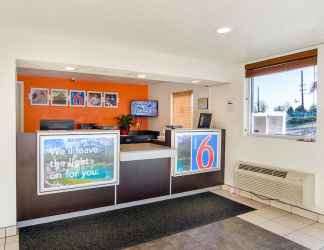 Lobby 2 Motel 6 Denver, CO – Downtown