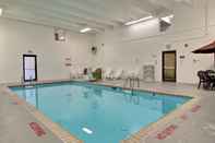 Swimming Pool Motel 6 Fargo, ND - West Acres - North Fargo