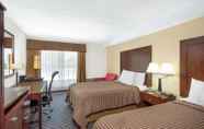 Bedroom 3 Days Inn by Wyndham Geneva/Finger Lakes