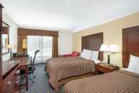 Bedroom Days Inn by Wyndham Geneva/Finger Lakes