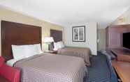 Bedroom 7 Days Inn by Wyndham Geneva/Finger Lakes