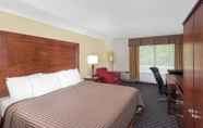 Bedroom 4 Days Inn by Wyndham Geneva/Finger Lakes
