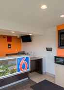 LOBBY Motel 6 Eureka, CA – Redwood Coast