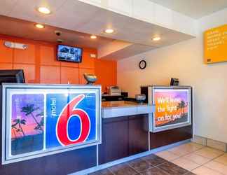 ล็อบบี้ 2 Motel 6 Pomona, CA - Los Angeles