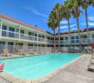 สระว่ายน้ำ 4 Motel 6 Pomona, CA - Los Angeles