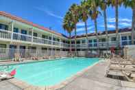 สระว่ายน้ำ Motel 6 Pomona, CA - Los Angeles