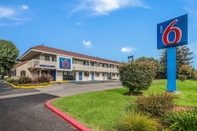 Exterior Motel 6 Petaluma, CA